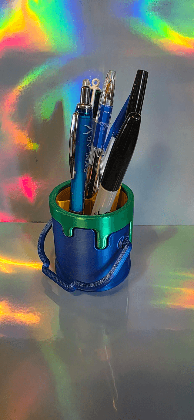 Leaky bucket pen holder large 